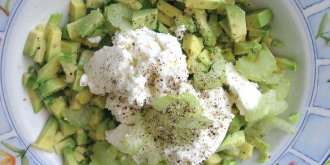 Рецепт брускетты гуакамоле с килькой на бородинском хлебе