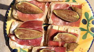 Рецепт Брускетты по-провански с инжиром и лавандовым медом