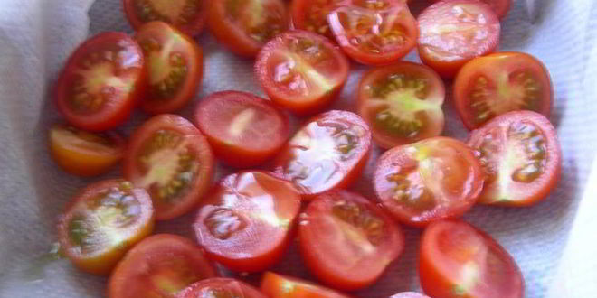 Рецепт брускетты с авокадо и томатами черри