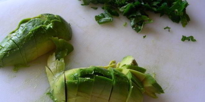 Рецепт брускетты с авокадо и томатами черри