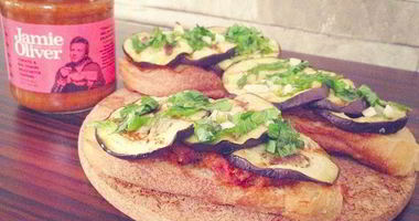 Рецепт Брускетты с баклажанами, мятой и топпингом