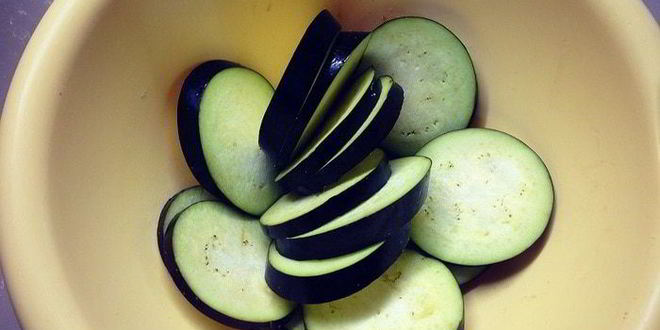 Рецепт брускетты с баклажанами, мятой и топпингом