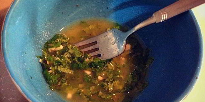 Рецепт брускетты с баклажанами, мятой и топпингом