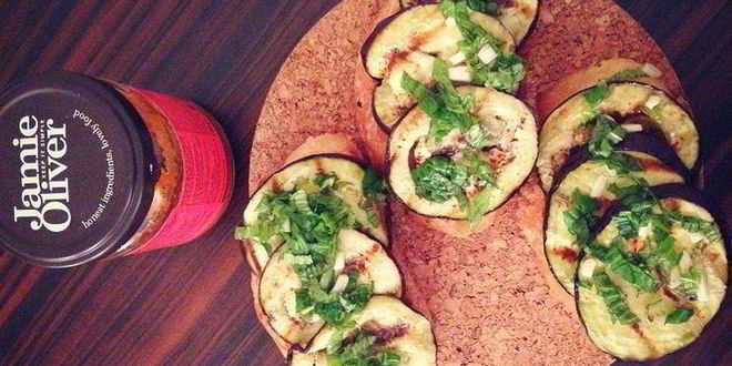 Рецепт брускетты с баклажанами, мятой и топпингом