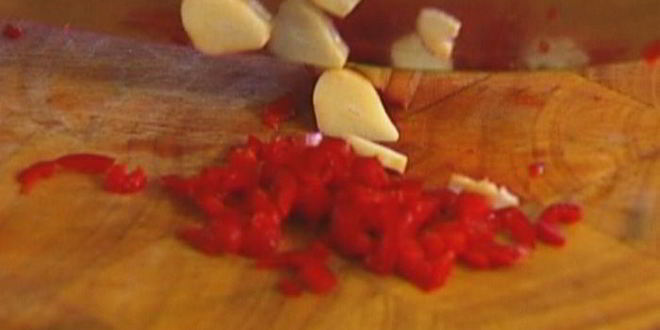 Рецепт брускетты с брокколи, чили и чесноком