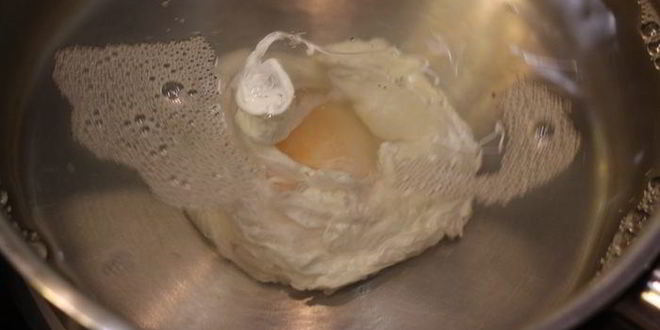 Рецепт брускетты с фасолью и яйцом пашот