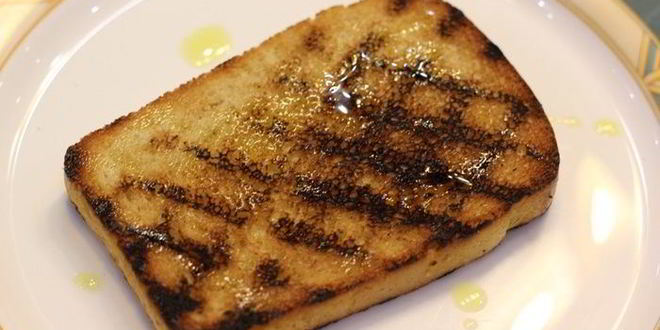 Рецепт брускетты с фасолью и яйцом пашот