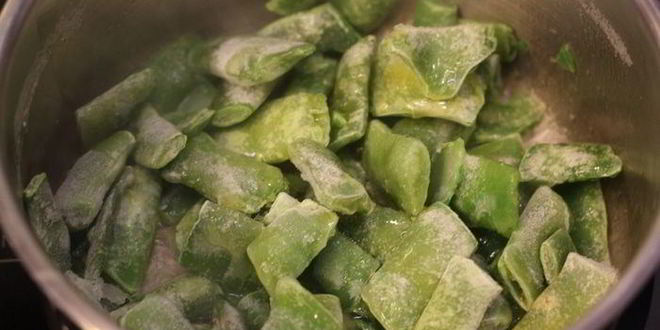 Рецепт брускетты с фасолью и яйцом пашот