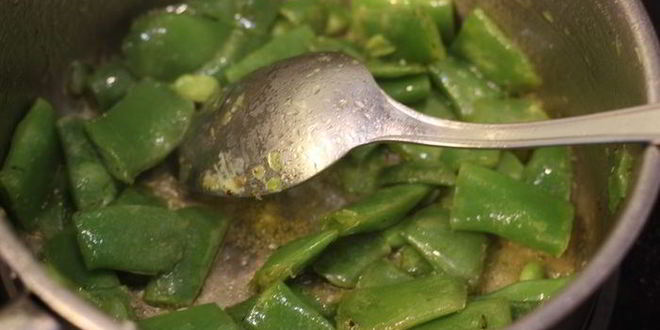 Рецепт брускетты с фасолью и яйцом пашот