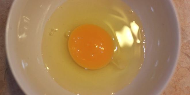 Рецепт брускетты с фасолью и яйцом пашот