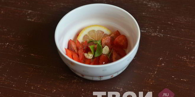 Рецепт брускетты с фетой, базиликом и овощами