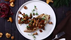 Рецепт Брускетты с лисичками и хумусом