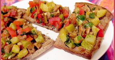 Рецепт Брускетты с мясом и овощами