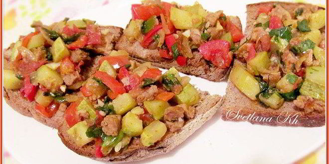 Рецепт брускетты с мясом и овощами