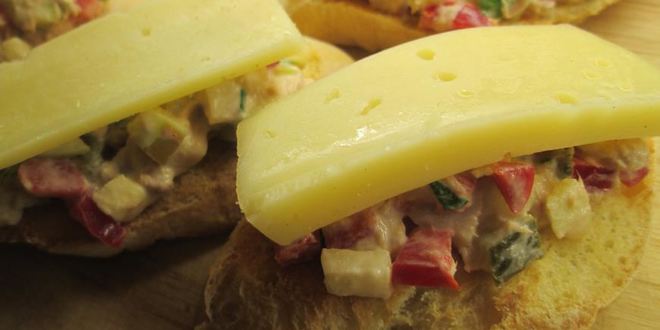 Рецепт брускетты с овощами и тунцом