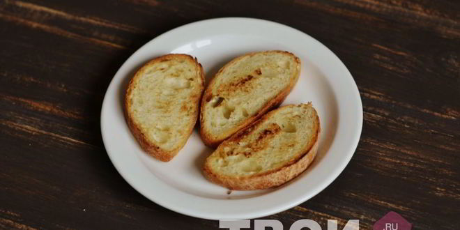 Рецепт брускетты с печенью и бальзамическим луком