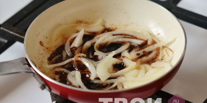 Рецепт брускетты с печенью и бальзамическим луком