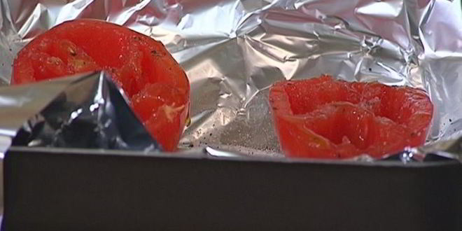 Рецепт брускетты с помидорами, беконом и яйцом пашот