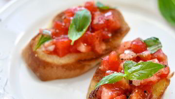 Рецепт Брускетты с помидорами и базиликом