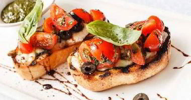 Рецепт Брускетты с помидорами и брынзой