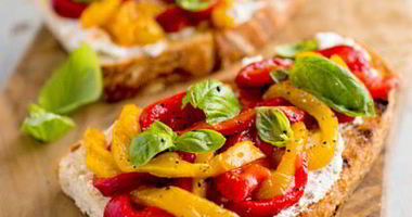 Рецепт Брускетты с помидорами и сладким перцем
