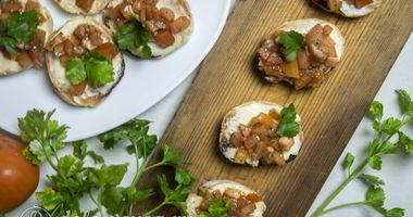 Рецепт Брускетты с помидорами и сыром