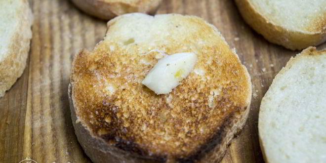 Рецепт брускетты с помидорами и сыром