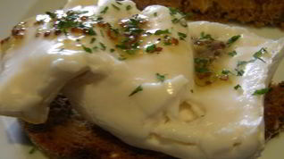 Рецепт Брускетты с теплым козьим сыром и уксусно-горчичной заправкой