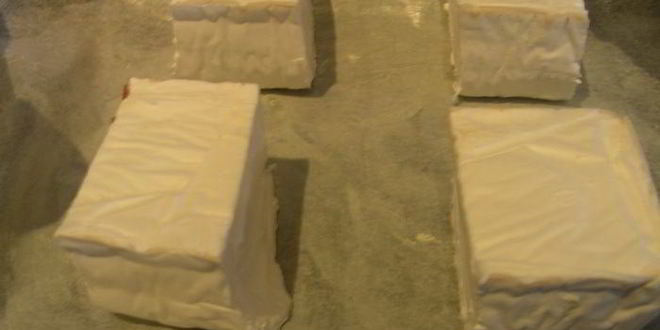 Рецепт брускетты с теплым козьим сыром и уксусно-горчичной заправкой