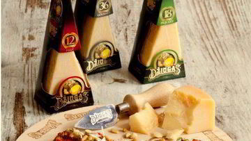 Рецепт Брускетты с томатами, кедровыми орехами и сыром