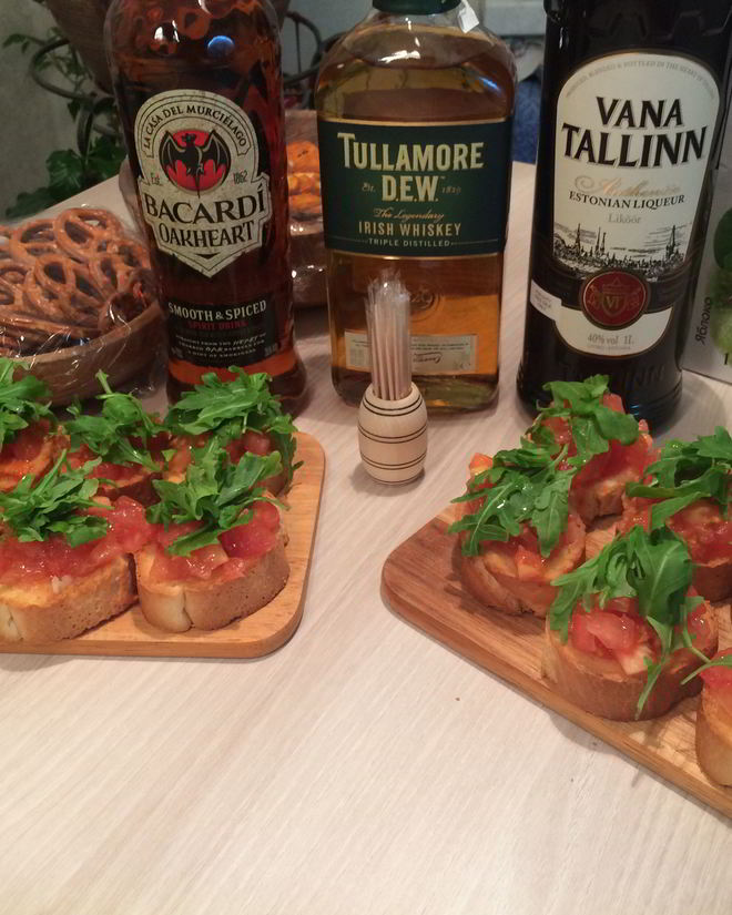 Рецепт брускетт с помидорами и базиликом