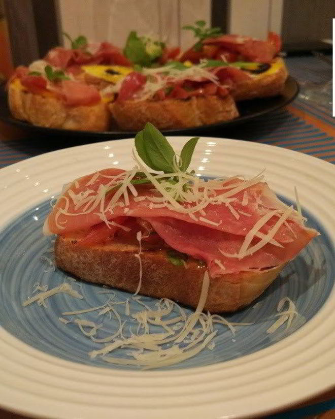 Рецепт брускетт с разными начинками