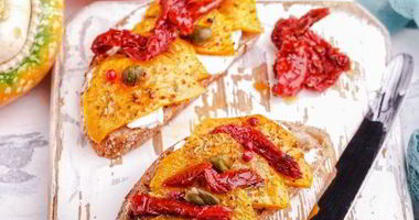Рецепт Брускетт с запеченной тыквой и вялеными томатами