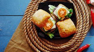 Рецепт Бургера из мраморной говядины в чиабатте