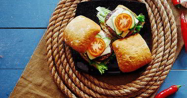 Рецепт Бургера из мраморной говядины в чиабатте