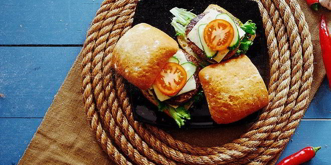 Рецепт Бургера из мраморной говядины в чиабатте