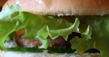 Рецепт Бургера с говяжьей котлетой и маринованными огурчиками