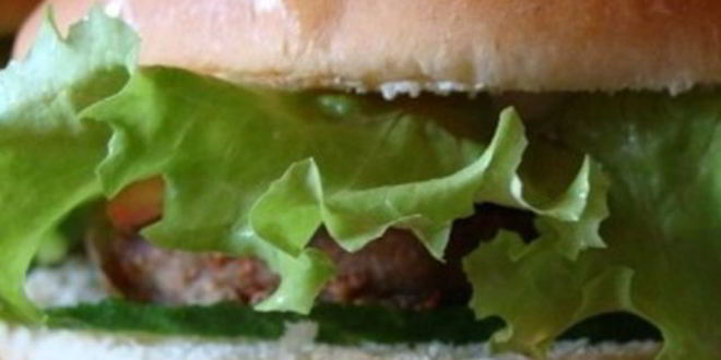 Рецепт Бургера с говяжьей котлетой и маринованными огурчиками