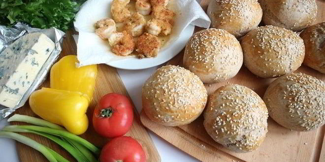 Рецепт бургера с креветками и голубым сыром