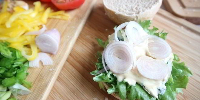 Рецепт бургера с креветками и голубым сыром