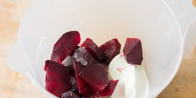 Рецепт бургера со свиной шеей и свекольным кремом