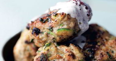 Рецепт Бургеров из индеики с кабачками, зеленым луком и кумином