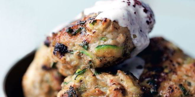 Рецепт Бургеров из индеики с кабачками, зеленым луком и кумином