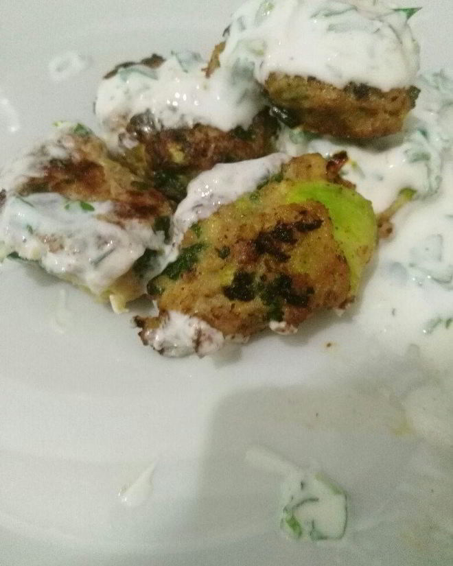 Рецепт бургеров из индеики с кабачками, зеленым луком и кумином