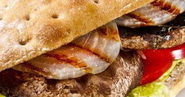 Рецепт Бургеров на гриле с портобелло, розмарином и рукколой