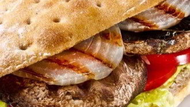 Рецепт бургеров на гриле с портобелло, розмарином и рукколой