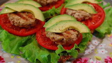 Рецепт Бургеров с котлетками из тунца и авокадо