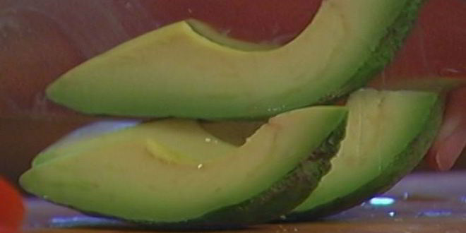 Рецепт бургеров с котлетками из тунца и авокадо