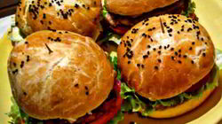 Рецепт Домашних бургеров дон бекон с куриными рублеными котлетами