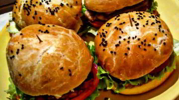 Рецепт Домашних бургеров дон бекон с куриными рублеными котлетами